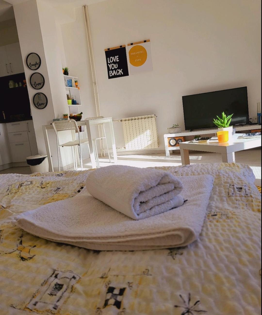 City Center White Apartment! سكوبجي المظهر الخارجي الصورة