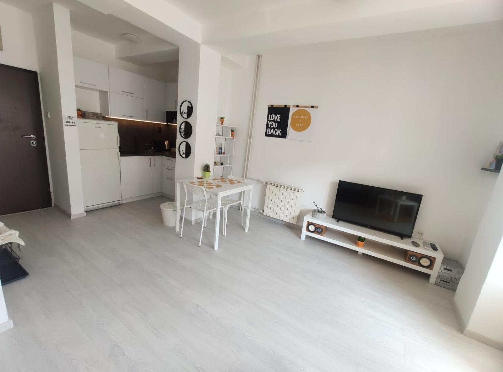 City Center White Apartment! سكوبجي المظهر الخارجي الصورة